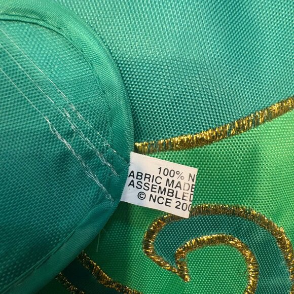 Shamrock-Shaped Nylon Garden Flag Tails 47" Long St Patrick 4 Leaf Clover Vintge - Picture 3 of 7